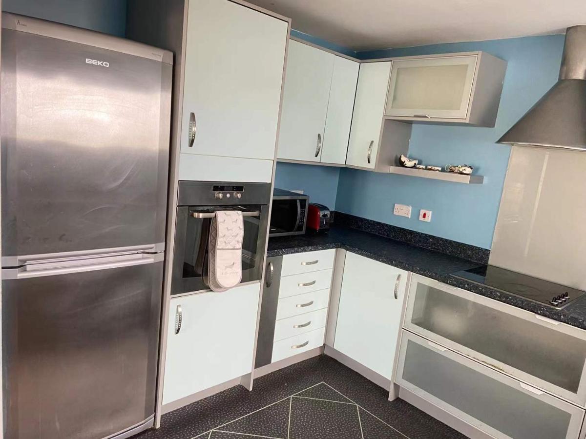 Lovely 2-Bedrooms Apartment Step To The Beach Swansea Dış mekan fotoğraf